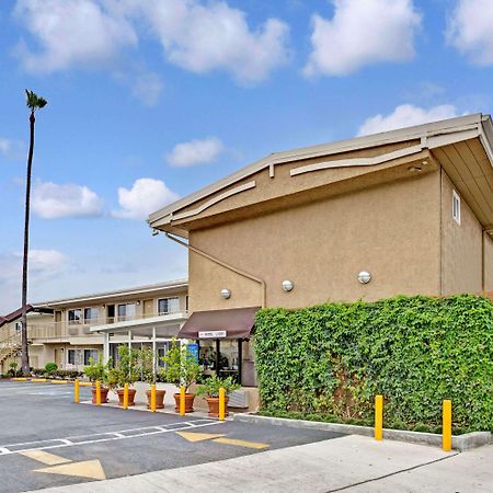 Super 8 By Wyndham Los Angeles-Culver City Area Екстер'єр фото