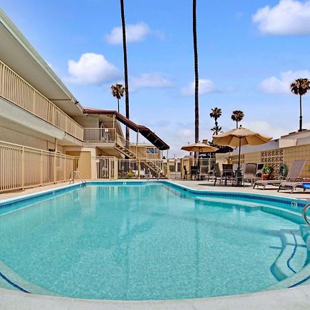 Super 8 By Wyndham Los Angeles-Culver City Area Екстер'єр фото