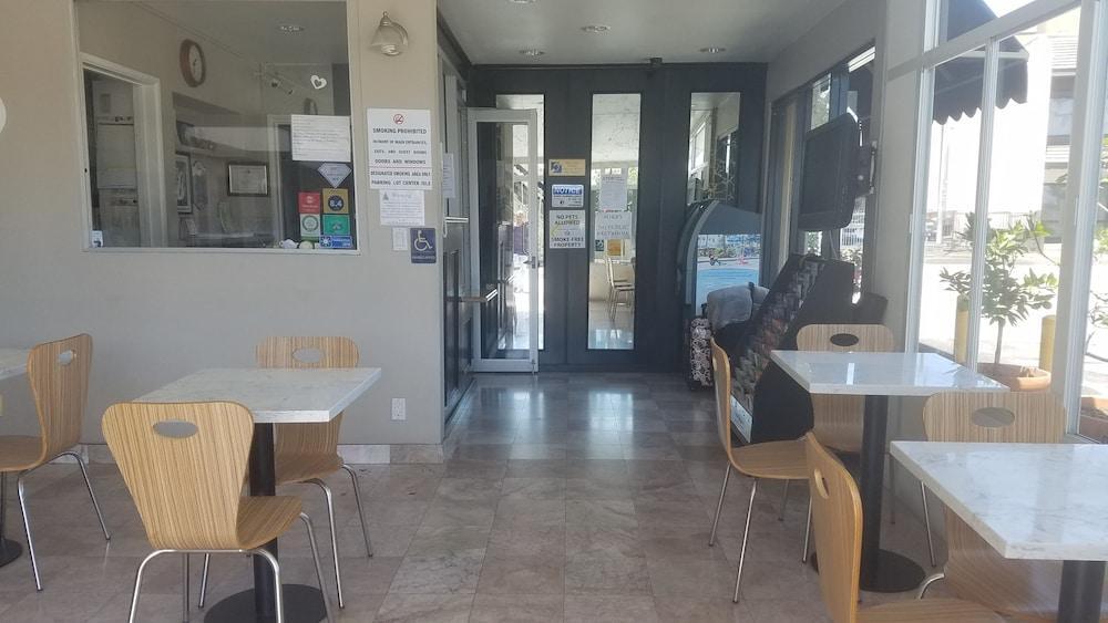 Super 8 By Wyndham Los Angeles-Culver City Area Екстер'єр фото