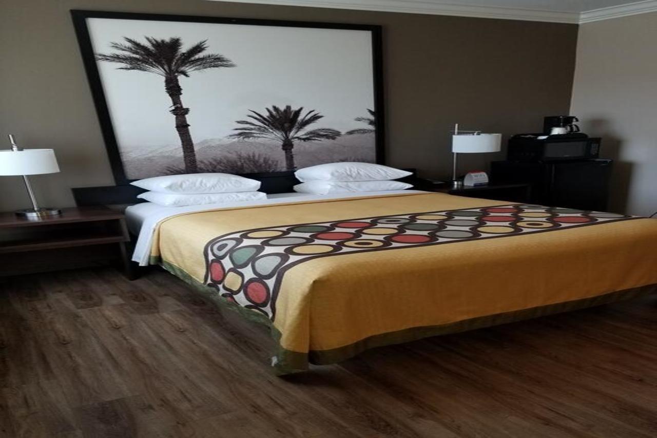 Super 8 By Wyndham Los Angeles-Culver City Area Екстер'єр фото