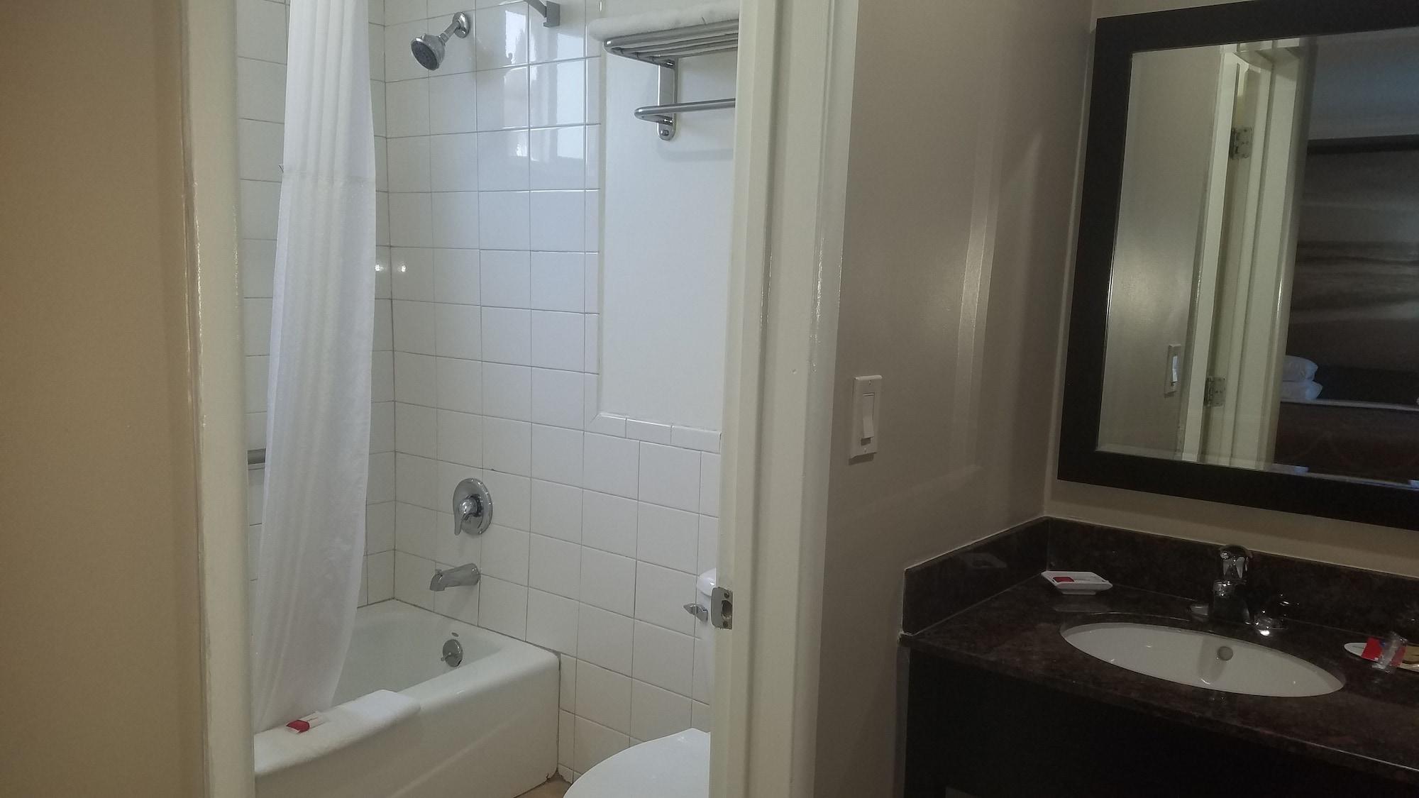 Super 8 By Wyndham Los Angeles-Culver City Area Екстер'єр фото