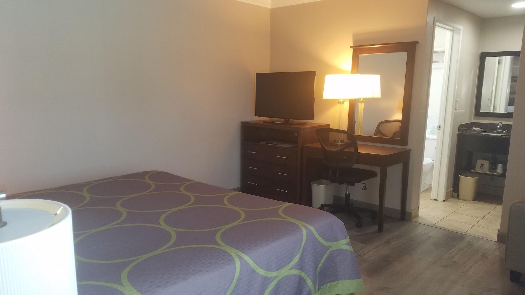 Super 8 By Wyndham Los Angeles-Culver City Area Екстер'єр фото