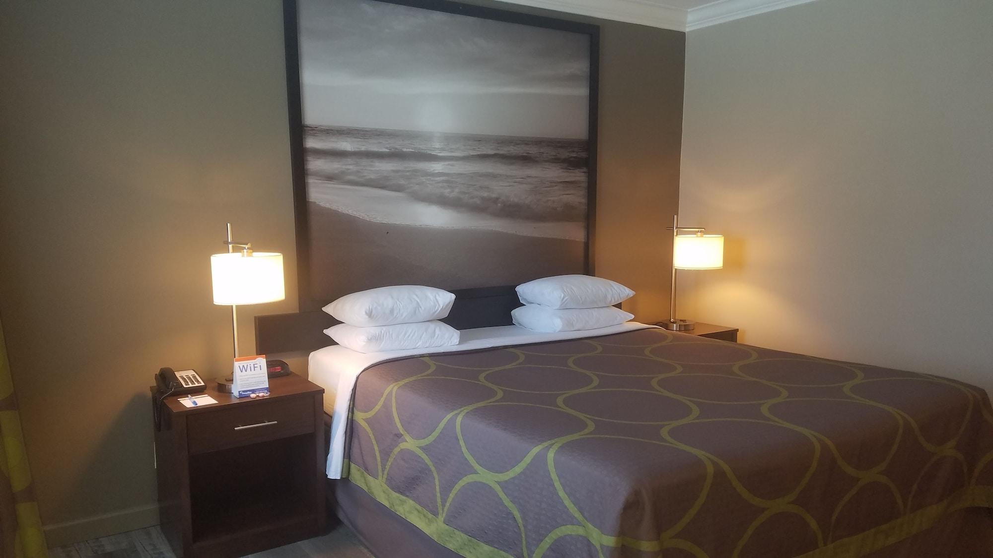 Super 8 By Wyndham Los Angeles-Culver City Area Екстер'єр фото