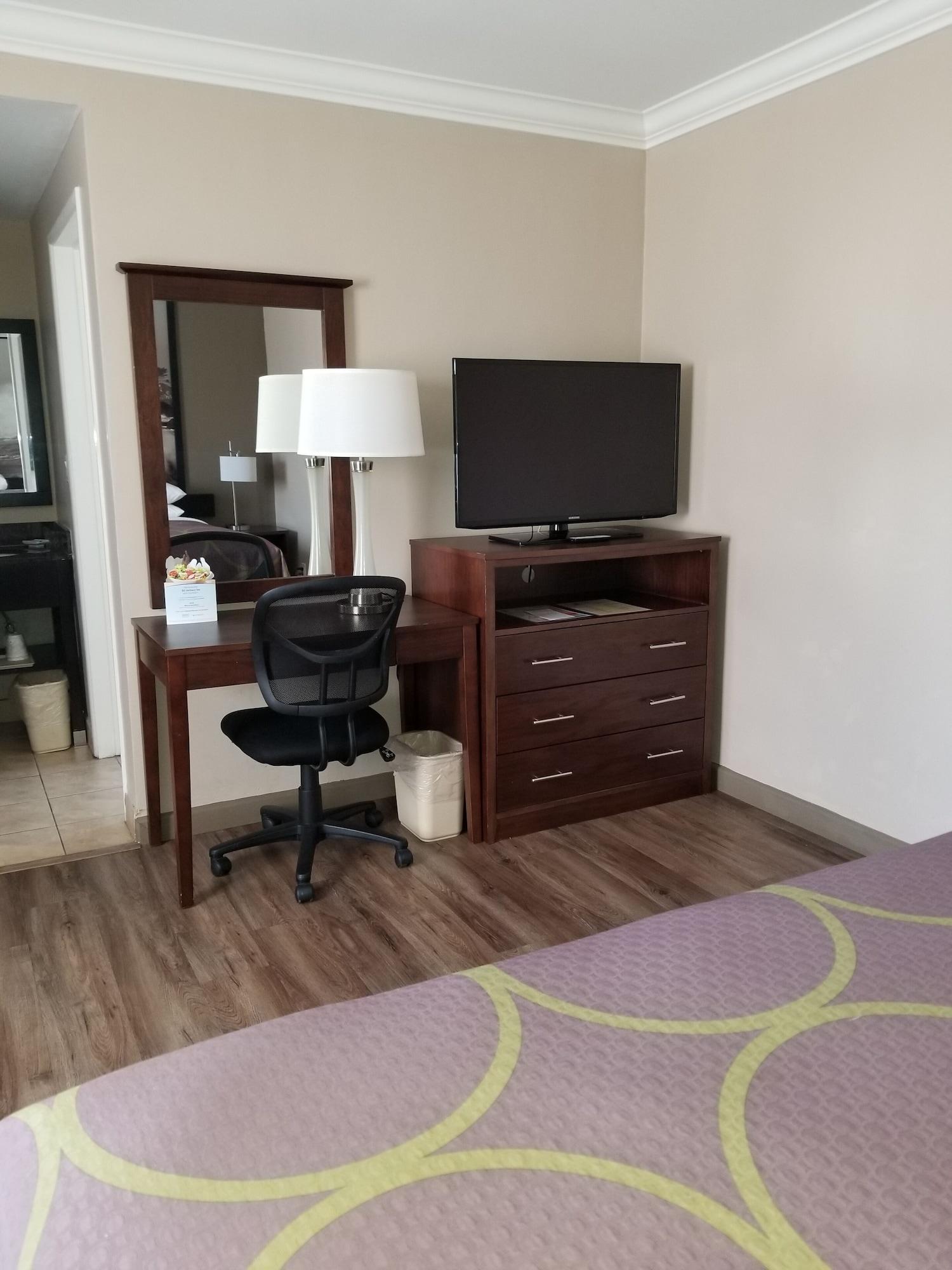 Super 8 By Wyndham Los Angeles-Culver City Area Екстер'єр фото