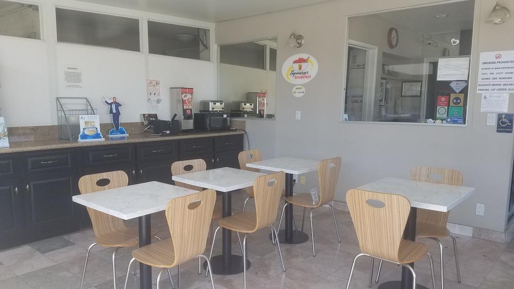 Super 8 By Wyndham Los Angeles-Culver City Area Екстер'єр фото