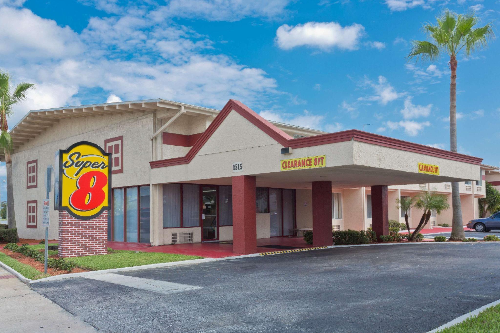 Super 8 By Wyndham Los Angeles-Culver City Area Екстер'єр фото