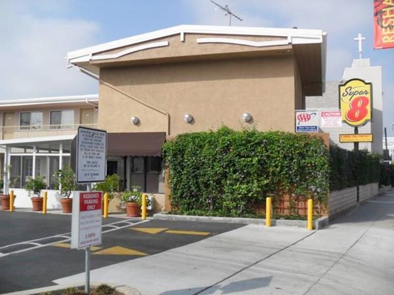 Super 8 By Wyndham Los Angeles-Culver City Area Екстер'єр фото