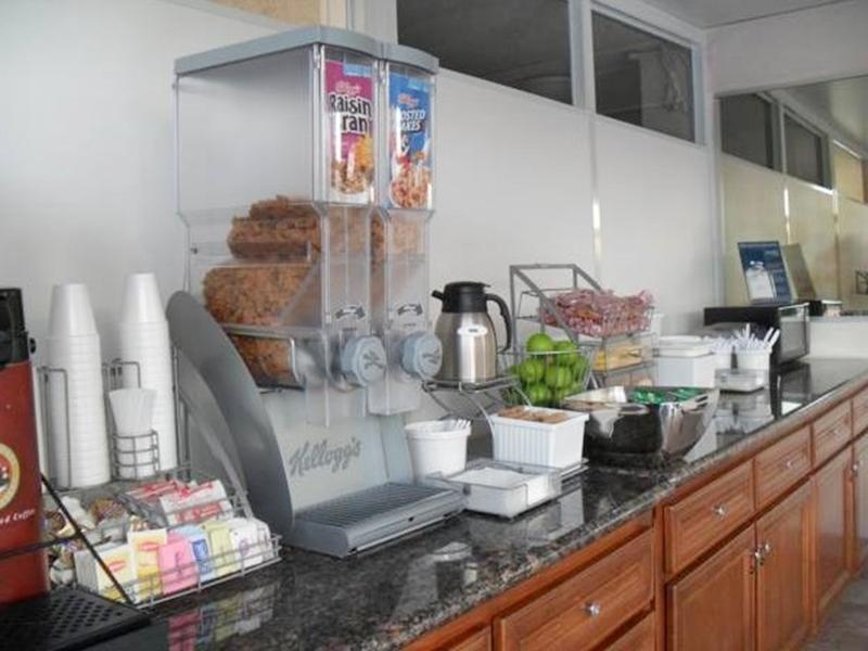 Super 8 By Wyndham Los Angeles-Culver City Area Екстер'єр фото