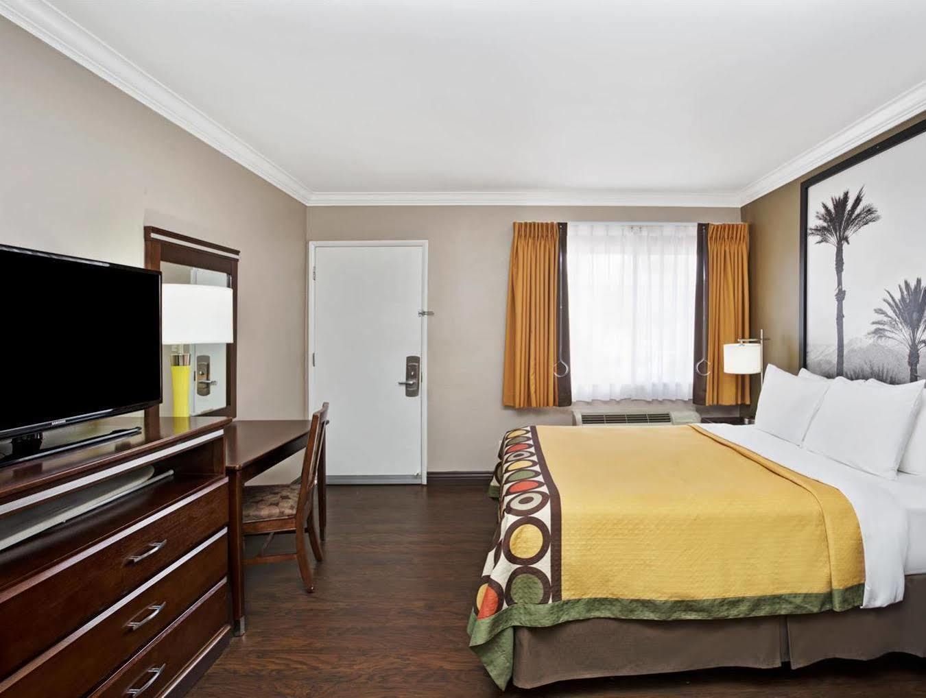 Super 8 By Wyndham Los Angeles-Culver City Area Екстер'єр фото